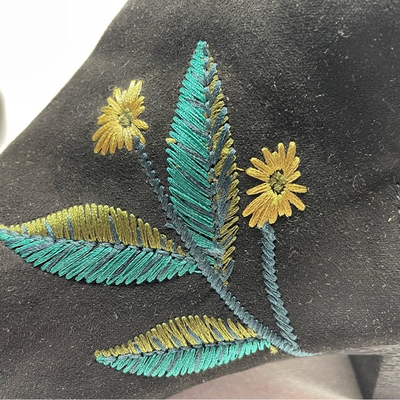 indigo rd. Black Suede Embroidered Booties Size 10M - Picture 8 of 13